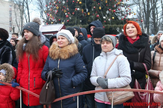 У Вінниці стартував дводенний фестиваль вуличної їжі: шашлик, наливки та бограч від фіналіста «Мастер шеф». Фоторепортаж - фото 31