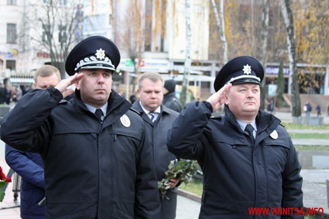 У День Гідності і Свободи вінничани вшанували пам’ять полеглих героїв АТО і Небесної Сотні. Фото - фото 4