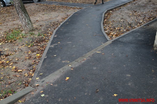 У Вінниці в дворах чотирьох будинків облаштували парковки, тротуари та дитмайданчик. Фото - фото 10