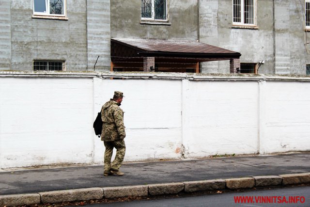 Вулиця військових з новими висотками і «кладовищем» трамваїв. Фоторепортаж зі Стрілецької - фото 49