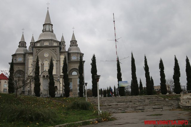 Пейзажі замість ікон та інтер’єр театру. Репортаж з найбільшої у Вінниці церкви баптистів - фото 57