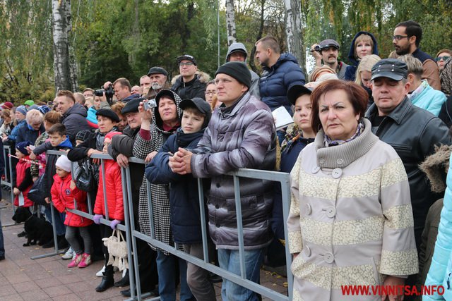 Історичний бій у Вінниці: панцерник, гармати та крики «поранених». Фото і відео - фото 7