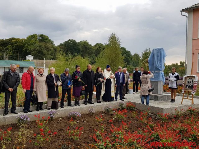 На Вінниччині відкрили пам’ятник письменнику Забаштанському - фото 2