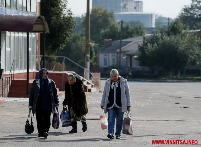 Розтрощені хати, побиті вікна і снаряди. Фото руйнувань у селах поблизу палаючих складів - фото 38