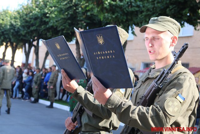 У Вінниці 145 новобранців Нацгвардії прийняли присягу, серед них є дві дівчини. Фоторепортаж - фото 47