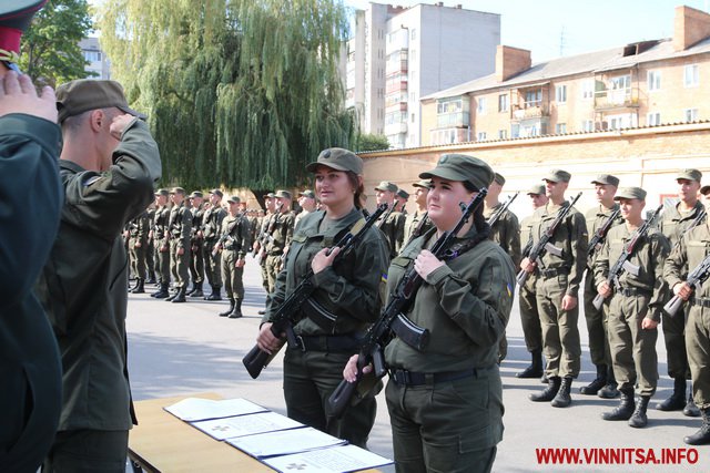 У Вінниці 145 новобранців Нацгвардії прийняли присягу, серед них є дві дівчини. Фоторепортаж - фото 49