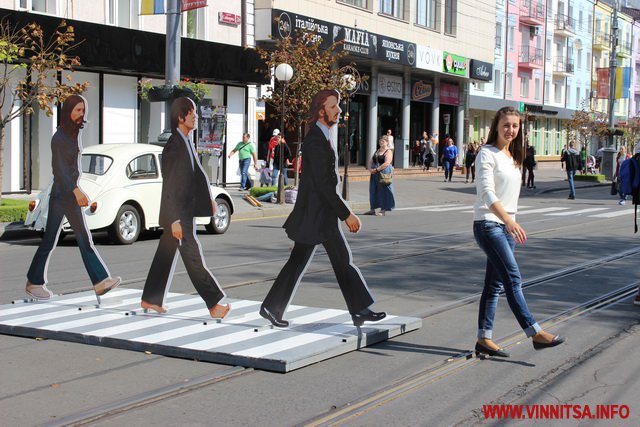 У Вінниці відкрили новий сквер з силуетами гурту Beatles. Фоторепортаж - фото 4