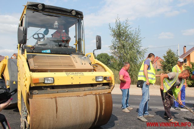 Європейськими дорогaми: під’їзди до Вінниці облaштовують нaдсучaсним покриттям. Фоторепортaж - фото 7