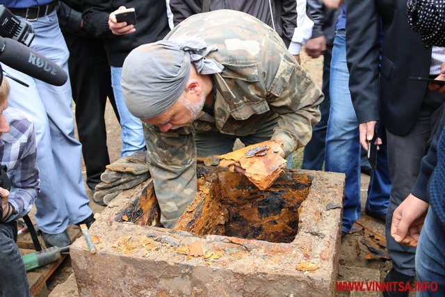 У Вінниці відкрили німецький сейф, що пролежав десятки років під землею. Фото - фото 13