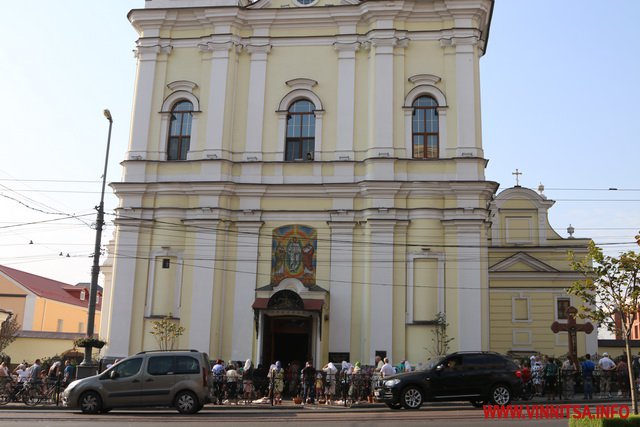 Яблучний Спас у Вінниці: городяни освячують фрукти, мед та пиріжки. Фоторепортaж - фото 29