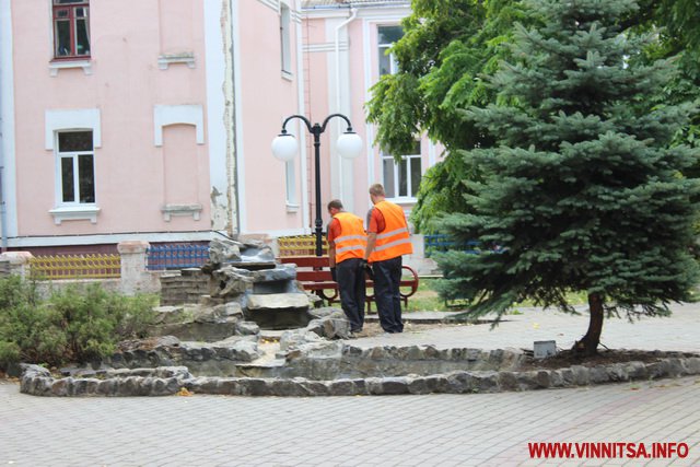 В центрі Вінниці почали реконструкцію площі біля McDonald's. Фоторепортаж - фото 13