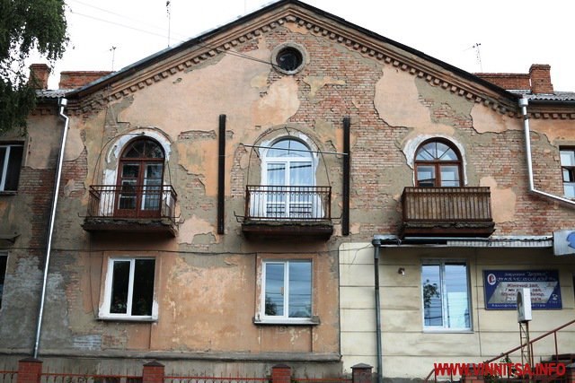 Паркани з хмелю і золоті рибки. Фоторепортаж з вулиці князів у Вінниці - фото 6