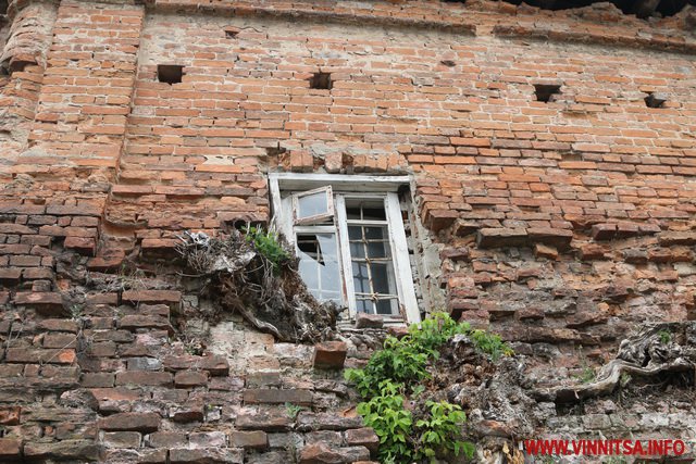 Частину вінницьких «Мурів» огородили парканом – стартувала реставрація - фото 17