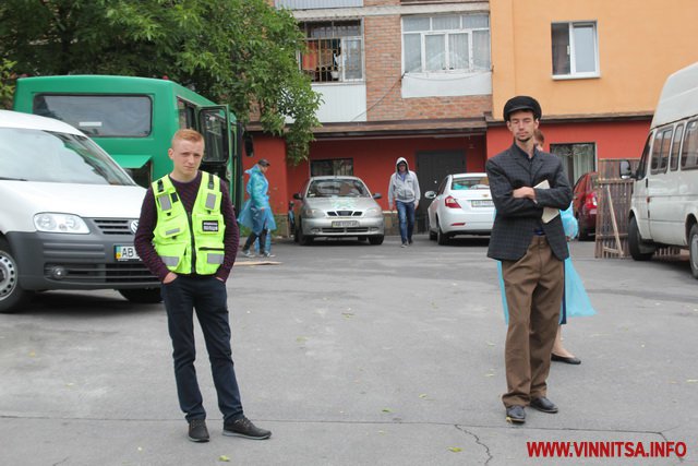 У Вінниці знімають фільм про Петлюру: привезли однойменний панцерник, актори у раритетному військовому одязі. Фоторепортаж - фото 2