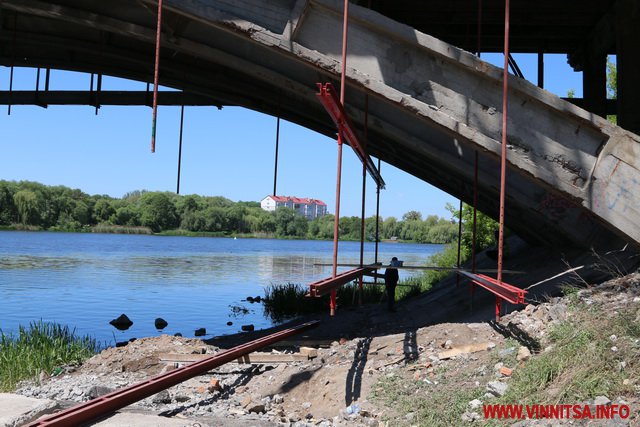 У Вінниці укріплюють Київський міст: встановили бетонні плити, беруться за арки. Фоторепортаж - фото 30