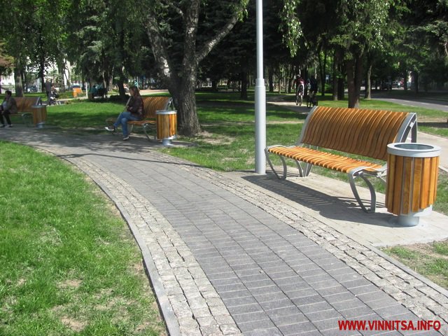 На Вишеньці запустили новий фонтан: з Атлантом і планетами. Фоторепортаж - фото 22