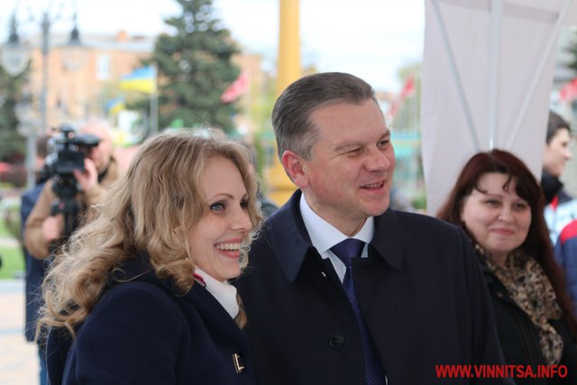 В Чистий четвер у Вінниці розмалювали велетенські писанки. Фоторепортаж