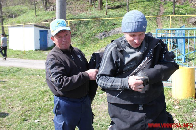 У Вінниці біля пляжу з Південного Бугу витягли 30 автомобільних шин. Фоторепортаж - фото 15