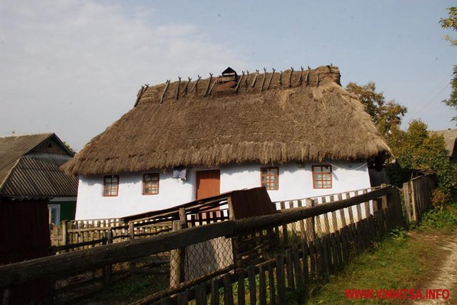 На Вінниччині художник сфотографував 450 старовинних хат під стріхою, з світлин готують альбом - фото 8