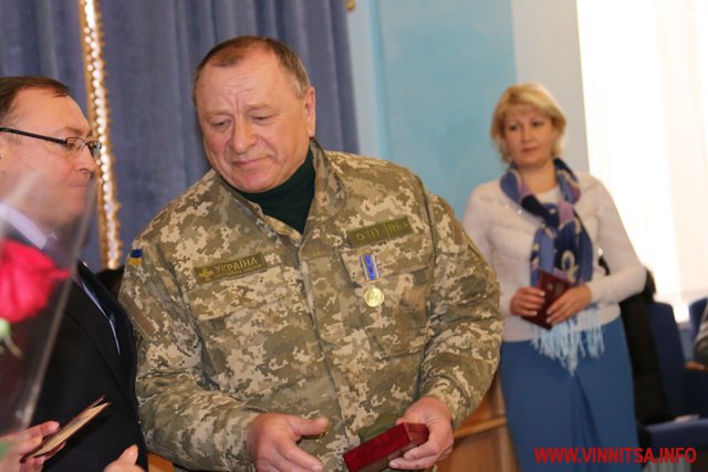 Вишиванки, нагороди, перерозподіл бюджету і «кадри». Фоторепортаж із сесії Вінницької облради - фото 7