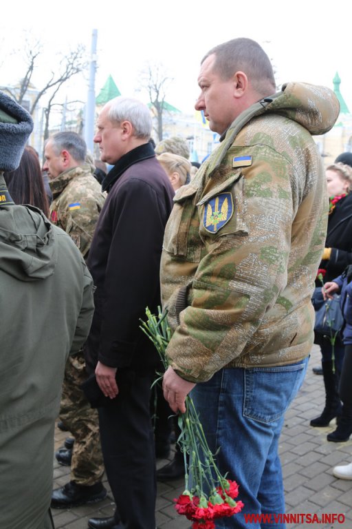 Батьки Максима Шимка відкрили у Вінниці пам’ятну дошку «Героям Небесної Сотні» - фото 9