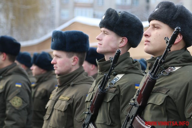 Генерал-лейтенант Аллеров вручив військовим Нацгвардії ключі від квартир у Вінниці