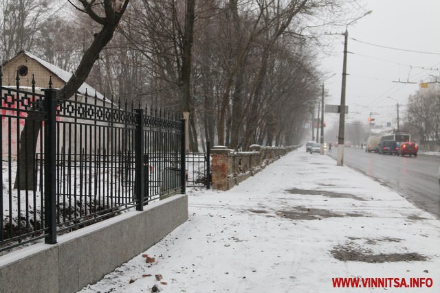 Паркани з гербом Вінниці і ремонт клубу. Фоторепортаж з центрального парку