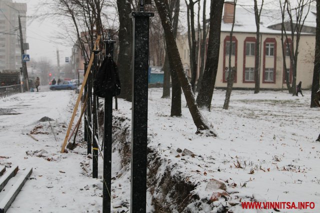 Паркани з гербом Вінниці і ремонт клубу. Фоторепортаж з центрального парку - фото 3