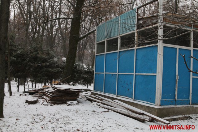 Паркани з гербом Вінниці і ремонт клубу. Фоторепортаж з центрального парку - фото 13