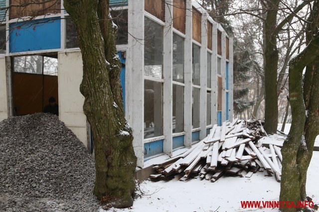 Паркани з гербом Вінниці і ремонт клубу. Фоторепортаж з центрального парку - фото 16