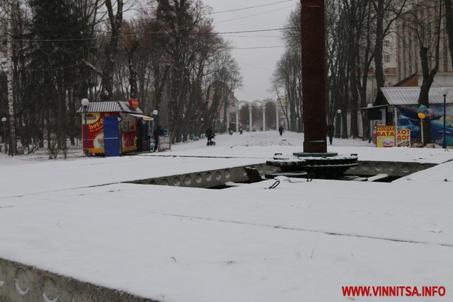 Паркани з гербом Вінниці і ремонт клубу. Фоторепортаж з центрального парку - фото 20