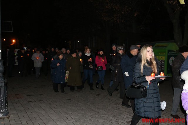 Вінничани пам’ятною ходою вшанували жертв Голодомору - фото 12