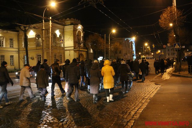 Вінничани пам’ятною ходою вшанували жертв Голодомору - фото 21