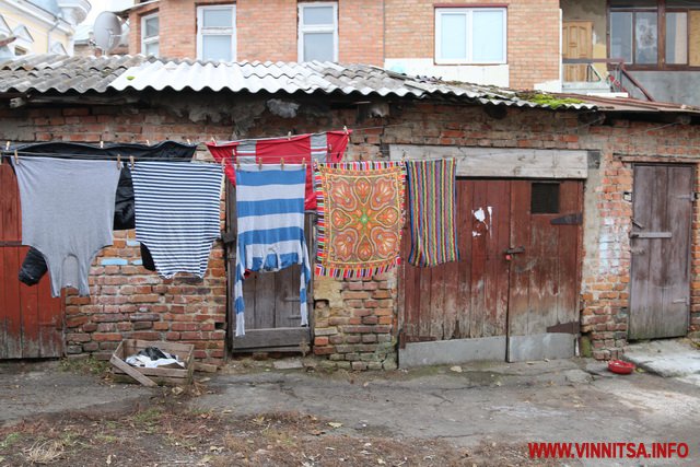 Невідомий центр Вінниці: колоритні двори та дахи будівель. Фоторепортаж - фото 9