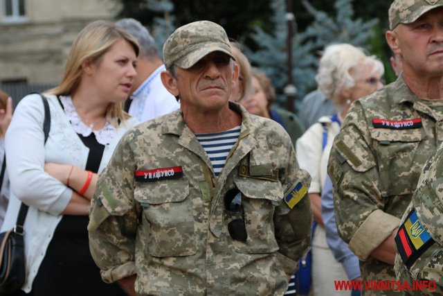 У Вінниці військовослужбовцям та волонтерам вручили медалі - фото 3