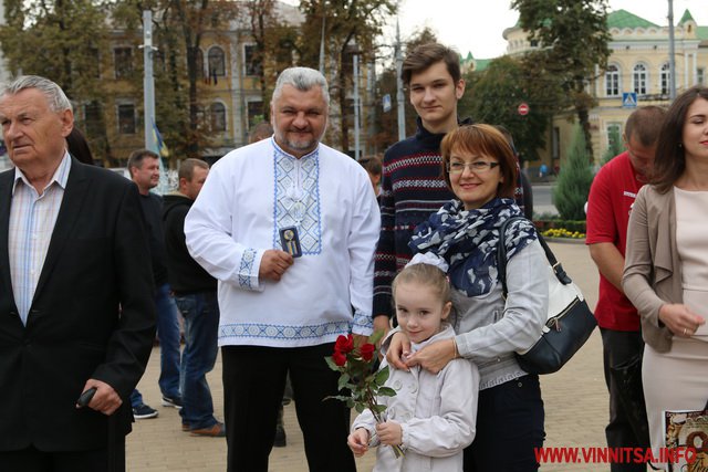 У Вінниці військовослужбовцям та волонтерам вручили медалі - фото 37