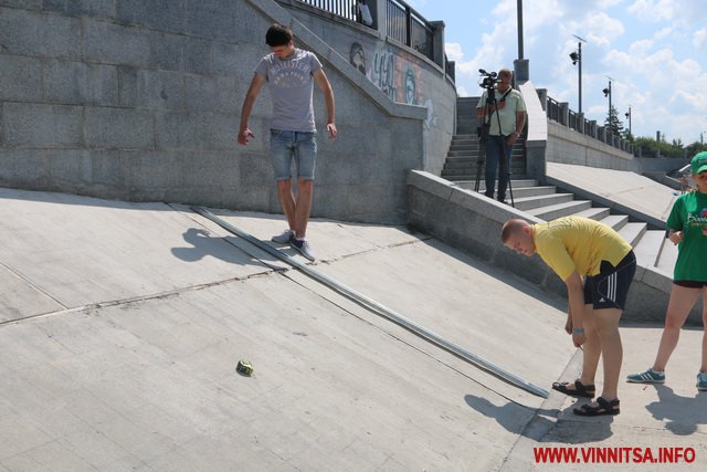 У Вінниці оновлюють величезне графіті з українським орнаментом. Фоторепортаж - фото 7