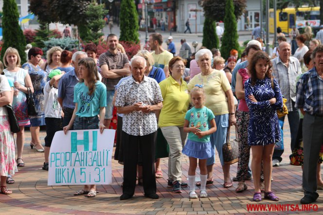 Під Вінницькою мерією потрійний протест. Чого хочуть люди? - фото 32