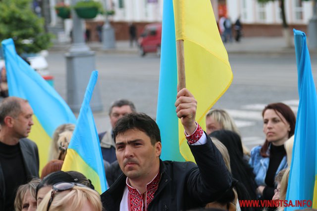 У Вінниці біля мерії та ОДА влаштували «шкільний» пікет - фото 36