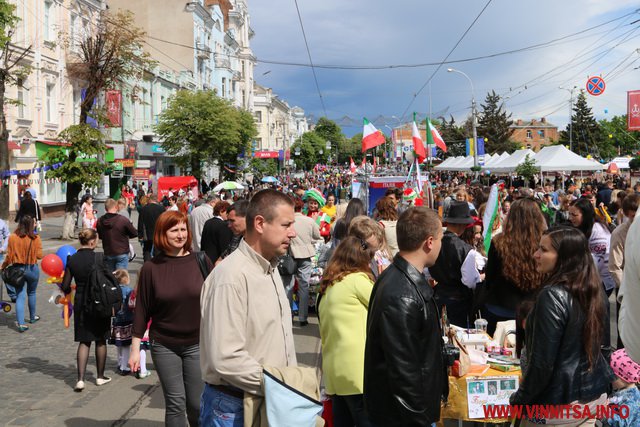 Живі фонтани, рицарські бої та розваги: Вінниця святкує День Європи. Фоторепортаж - фото 29