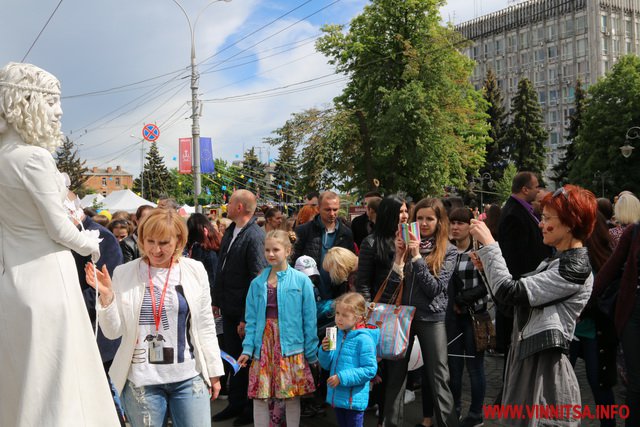 Живі фонтани, рицарські бої та розваги: Вінниця святкує День Європи. Фоторепортаж - фото 32