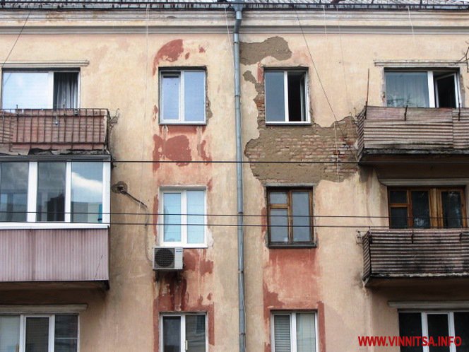 В центрі Вінниці відреставрують фасад триповерхового будинку - фото 2