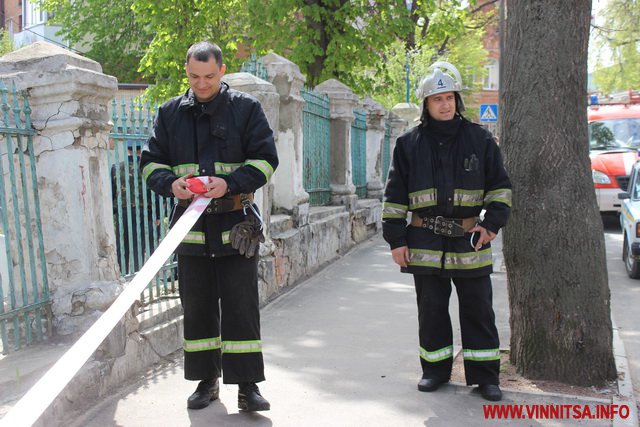 У Вінниці в будівлі радіо шукали вибухівку. В центрі міста перекривали рух - фото 15