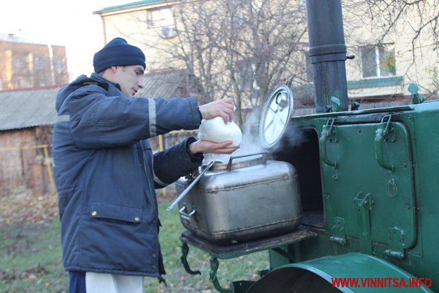 Кілька тисяч закручених банок огірочків, помідор та полуниці зібрали вінницькі учні для бійців АТО - фото 45