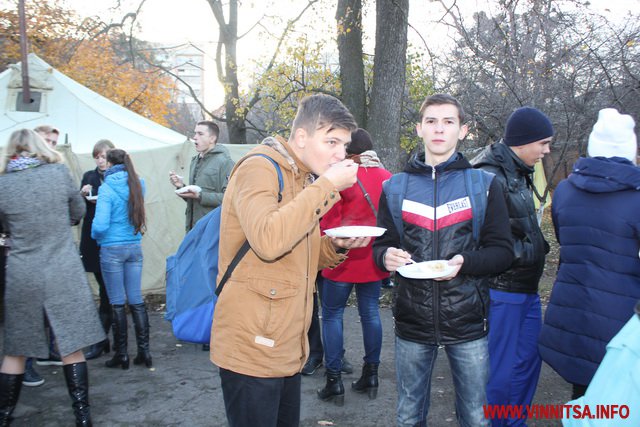 Кілька тисяч закручених банок огірочків, помідор та полуниці зібрали вінницькі учні для бійців АТО - фото 59