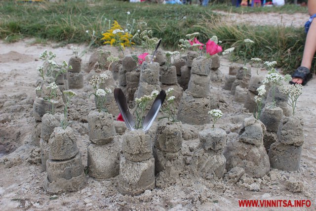 Метровий герб, черепахи і замки – у Вінниці пройшов фестиваль піщаних скульптур - фото 38