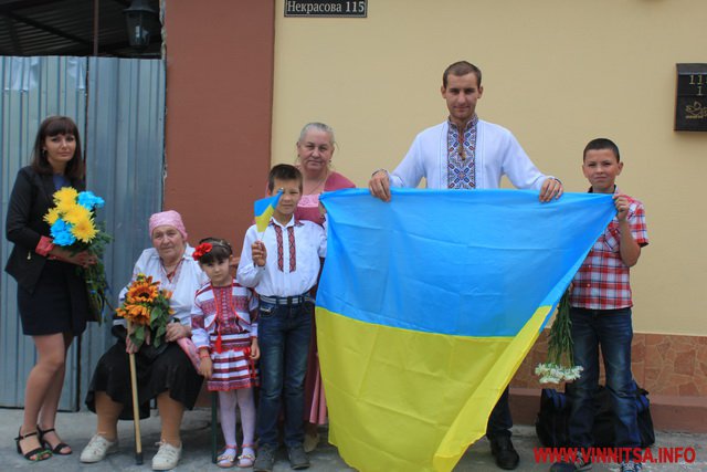 Вінничани зустріли захисників. Бійці Нацгвардії повернулись додому не всі - фото 12