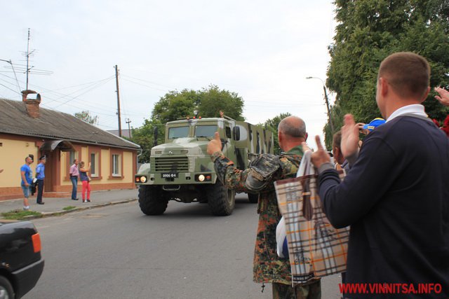 Вінничани зустріли захисників. Бійці Нацгвардії повернулись додому не всі - фото 28