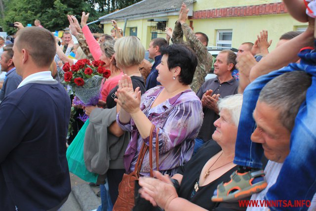 Вінничани зустріли захисників. Бійці Нацгвардії повернулись додому не всі - фото 30