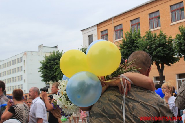 Вінничани зустріли захисників. Бійці Нацгвардії повернулись додому не всі - фото 40